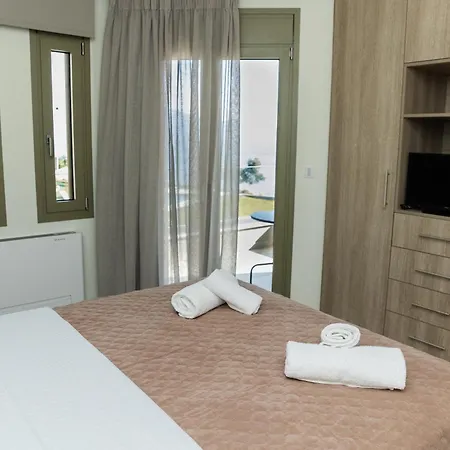 Seaside Village Politika Room photo
